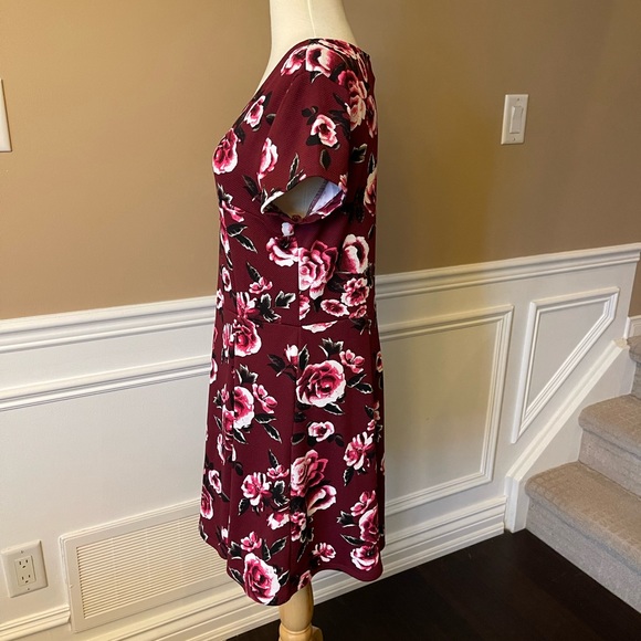 Floral fit and flare dress - Picture 3 of 11